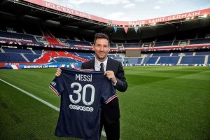 Cầu thủ Messi ra mắt PSG và ánh hào quang của Mbappe